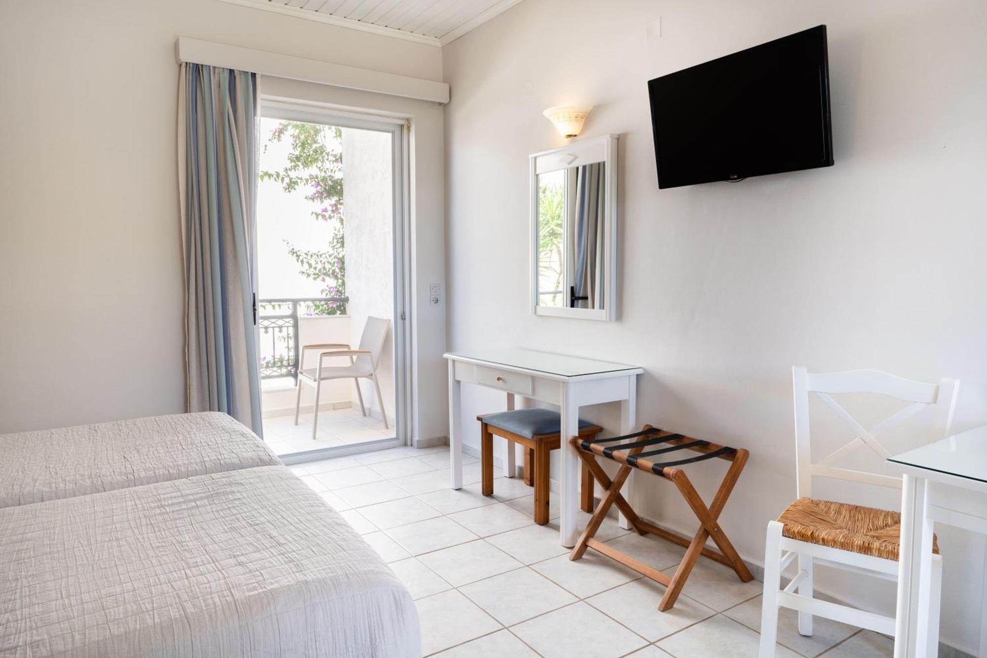 Medousa Studio & Apartments Плакиас Экстерьер фото