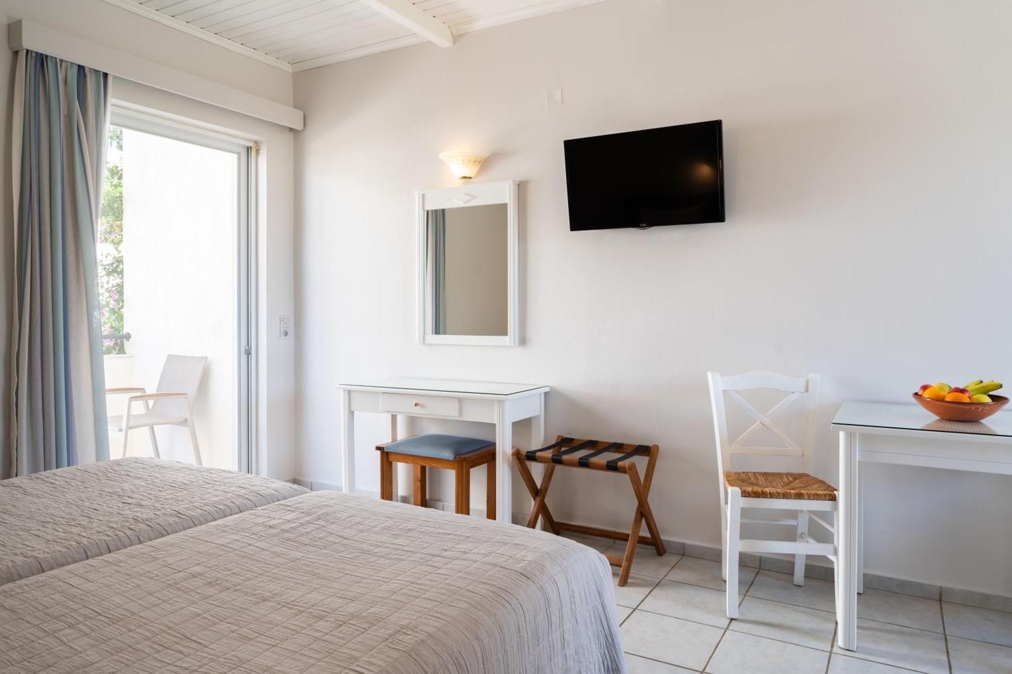 Medousa Studio & Apartments Плакиас Экстерьер фото