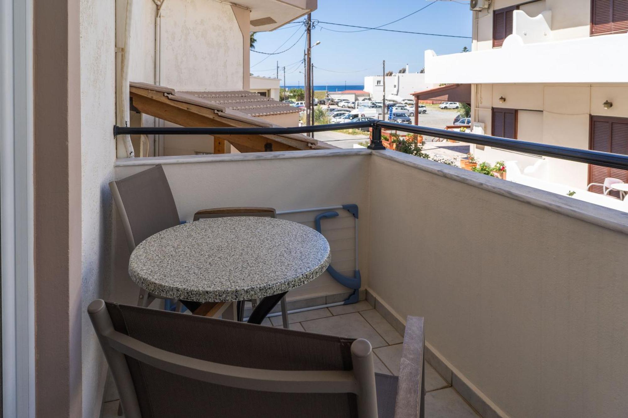 Medousa Studio & Apartments Плакиас Экстерьер фото