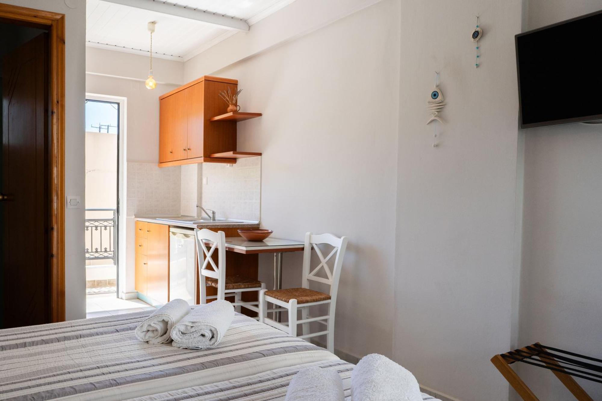 Medousa Studio & Apartments Плакиас Экстерьер фото